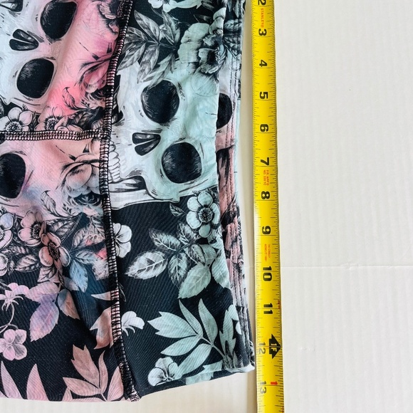 Evolution n Creation Sz M Skull Print Multi Color Crop Leggings Stretch Pull On - Picture 5 of 7